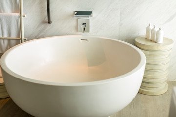 how-about-a-round-bathtub