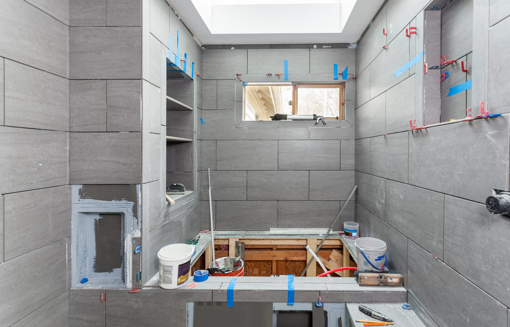 tiling-around-tub-window-and-niches