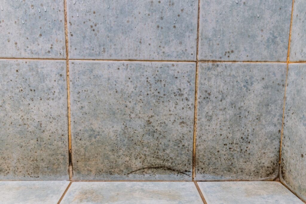 How to remove hard water stains from tiles