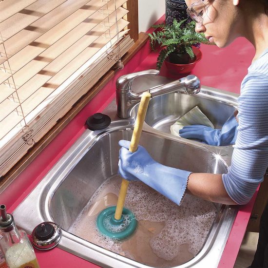 how to Unblock a kitchen sink with Plunger