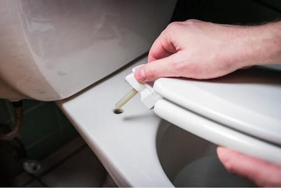 steps on how to tighten toilet seat